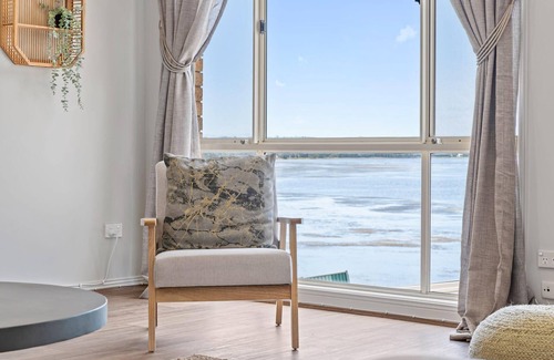 Charmhaven House | Waterfront Paradise in Charmhaven - Kayak + Pool