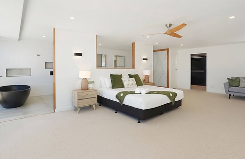 Marks Point Apartment | Waterfront Paradise in Lake Macquarie