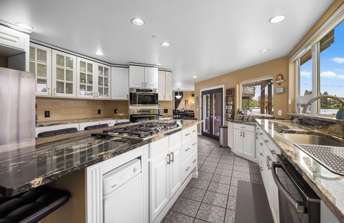 Bonney Lake House | Waterfront perfection with multiple bedrooms & bathrooms - 5000 sf