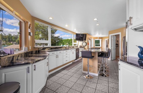 Bonney Lake House | Waterfront perfection with multiple bedrooms & bathrooms - 5000 sf