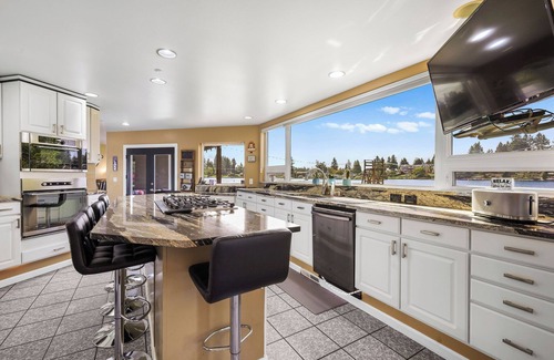 Bonney Lake House | Waterfront perfection with multiple bedrooms & bathrooms - 5000 sf