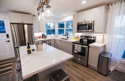 Tudor and Cashel Cottage | Waterfront-Pet Friendly-HotTub-Firepit-BBQ