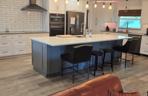 Bay Crest Park House | Waterfront-Pool-Pet Friendly