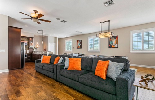 Tampa House | Waterfront * Pool * Pickleball Court * Game Room