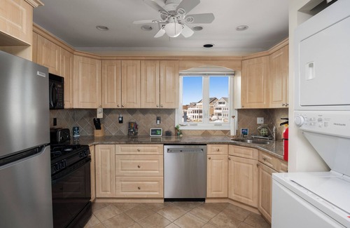 Seaside Heights Villa | Waterfront private XL 2ndFL Sky Villa w fenced yard + Jacuzzi Dock Kayaks Arcade