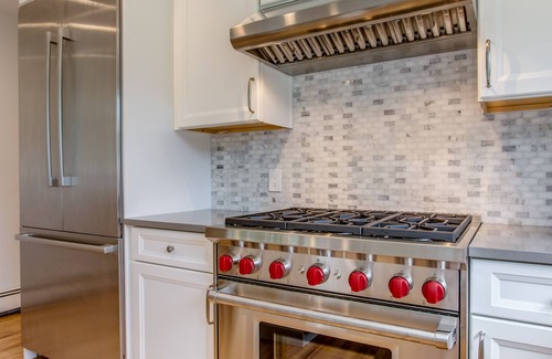 Southold House | Waterfront, private beach, ready for adventure, light & bright!
