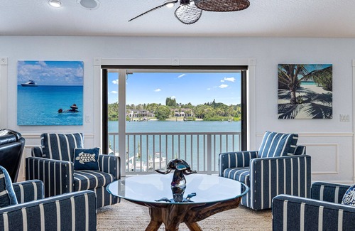 Jupiter House | Waterfront & Private Beach