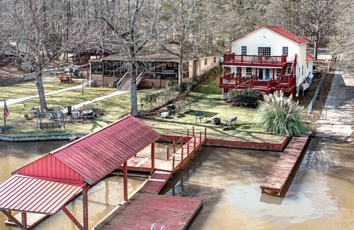 Jackson House | Waterfront, Private covered boat dock, Newly Remodeled,