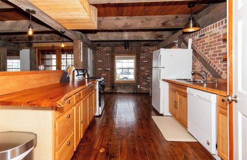 Sandusky House | WaterFront + Private Dock + View of Cedar Pt/Close to Sports Force and Kalahari