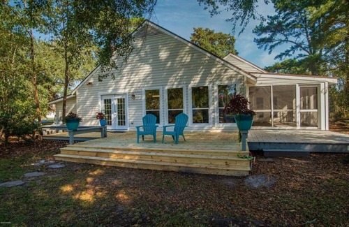 Fairfield Harbour House | Waterfront property located in the resort community of Fairfield Harbour