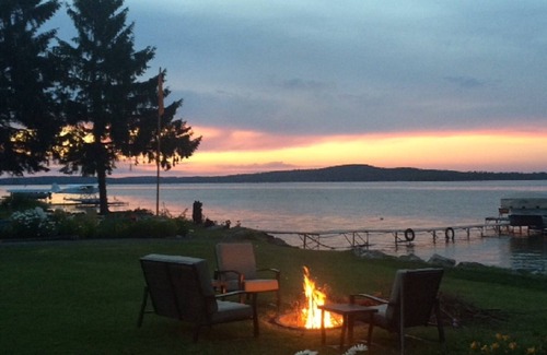 Williamsburg Cottage | Waterfront property. Close to golf, wineries, hiking, restaurants and shopping.