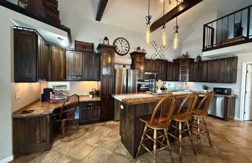 Huron House | Waterfront Property w/dockage-sleeps 18!