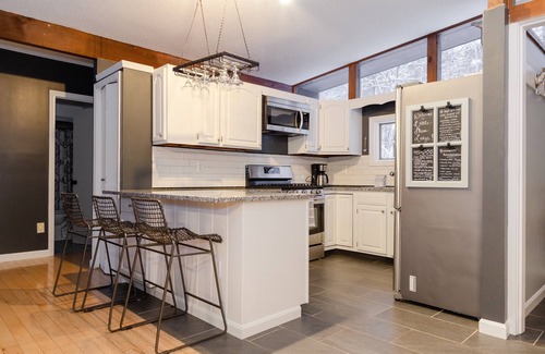 Eidelweiss Village House | Waterfront property with hot tub near North Conway