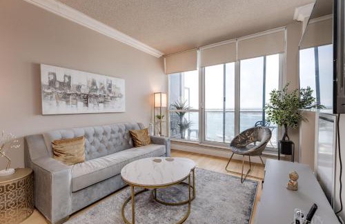 Central Waterfront Apartment | Waterfront Queens Quay West