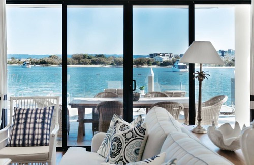 Paradise Point House | Waterfront Resort-style House with Private Pontoon