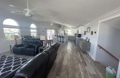 Nettles Island House | Waterfront Resort Home on Nettles Island