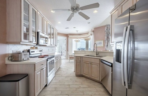 Caloosahatchee House | Waterfront Retreat 5 Star