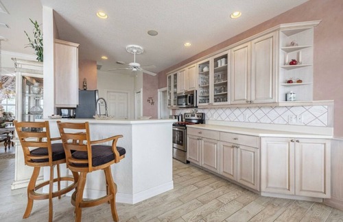 Caloosahatchee House | Waterfront Retreat 5 Star