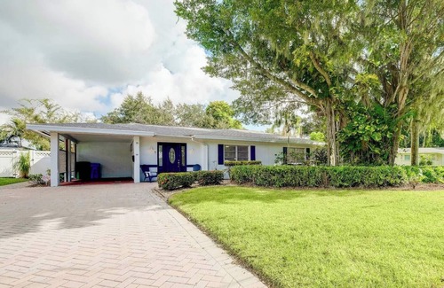 Bradenton House | Waterfront Retreat — Canal front, Pool, Putting Green, Beach Gear — 2BR/2BA