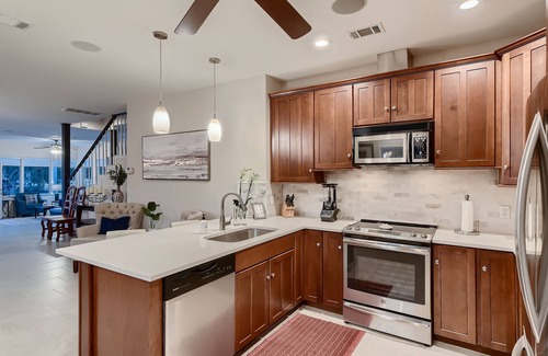 La Hacienda Estates House | Waterfront Retreat | Main House + Guest Spaces, Boat Ramp & Games Galore!