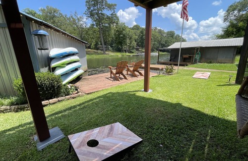 Goodsprings Cabin | Waterfront Retreat on Bankhead Lake