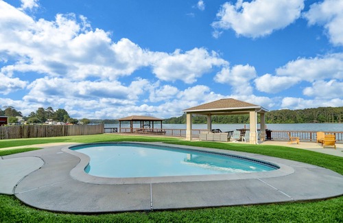 Willis House | Waterfront retreat on quiet cove - Sleeps 20