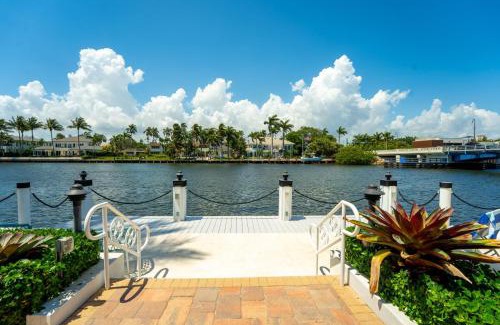 Boca Raton Apartment | Waterfront Retreat Views, Pool, Hot Tub, Gym Walk to Beach & Boca Resort!