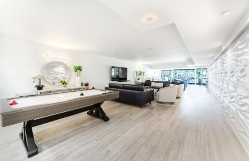 Boca Raton Apartment | Waterfront Retreat Views, Pool, Hot Tub, Gym Walk to Beach & Boca Resort!