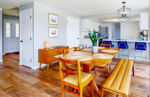 Agate House | Waterfront retreat with inlet access, views, deck, & fireplace - dogs OK