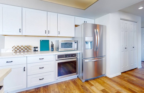 Agate House | Waterfront retreat with inlet access, views, deck, & fireplace - dogs OK