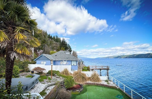 Potlatch House | Waterfront Retreat with Hot Tub, Kayaks & Private Beach – w/Lower Fall Rates!