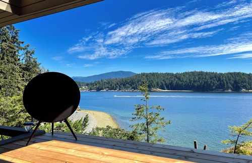 Gibsons House | Waterfront Room with Private Bath and Deck Near Marina, Private Beach Access