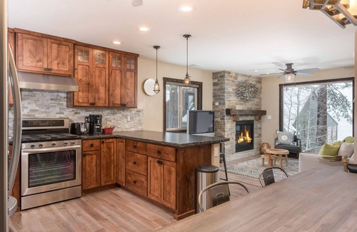 Al Tahoe House | Waterfront S. Lake Tahoe Property with 2 Houses - Near Downtown and Casinos