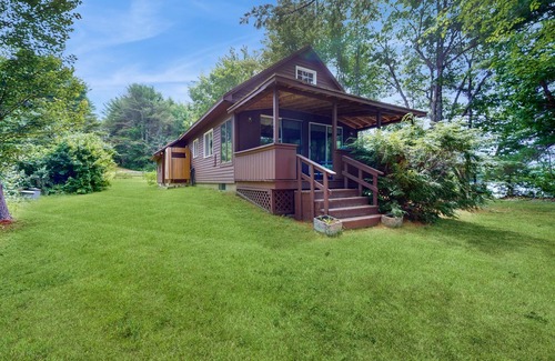 Bristol Cottage | Waterfront secluded cottage with lake access, grill, outdoor shower, & streaming