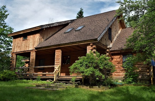 Windham Cabin | Waterfront Secluded Log-house w/Sauna, Games, More, Mins To Town & Activities