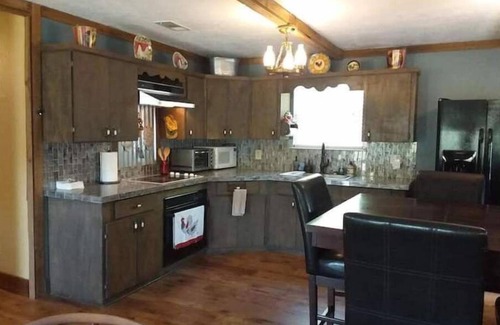 Bend House | WATERFRONT-SECLUDED- PET FRIENDLY-COLORADO RIVER-STARGAZER HOME ON RIVER!