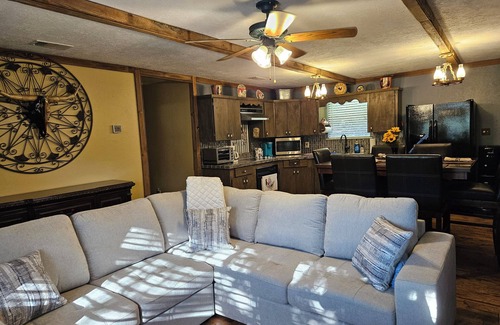 Bend House | WATERFRONT-SECLUDED- PET FRIENDLY-COLORADO RIVER-STARGAZER HOME ON RIVER!