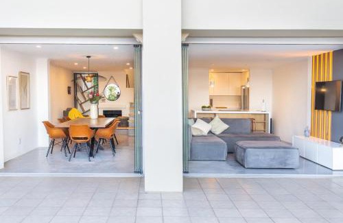 Kosmos House | Waterfront Serenity View