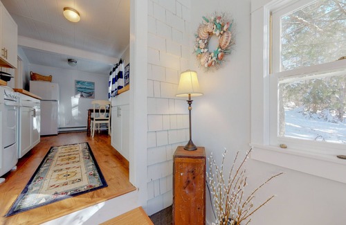 Orland Cottage | Waterfront shingled cottage with shared boat dock - near Acadia