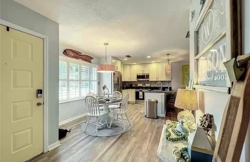 Dixie Shores Condo | Waterfront Single Story Condo