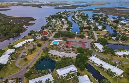 Dixie Shores Condo | Waterfront Single Story Condo