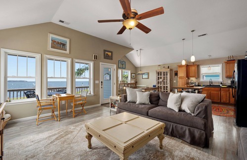 Colington House | Waterfront Soundfront, Fenced for Dogs 🐶, Kayak, Bikes, Beautiful Sunsets