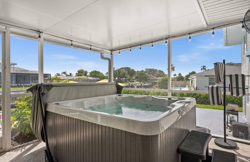 Marco Island Villa | Waterfront, Spa, Kayaks, Sauna, Heated Pool, Arcade, Mini Golf, Fire Pit, Bikes