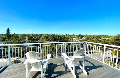 Meadows Condo | Waterfront "St. Croix" Penthouse, Pool, Dock, Pet