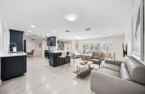 St. Petersburg - Clearwater House | Waterfront St Pete Home Pet Friendly! Fast WiFi Near Beach & Downtown