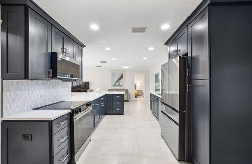 St. Petersburg - Clearwater House | Waterfront St Pete Home Pet Friendly! Fast WiFi Near Beach & Downtown