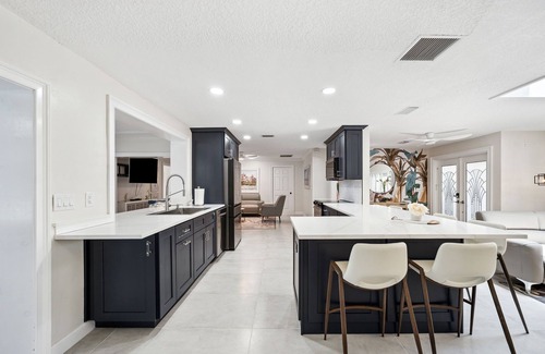 St. Petersburg - Clearwater House | Waterfront St Pete Home Pet Friendly! Fast WiFi Near Beach & Downtown