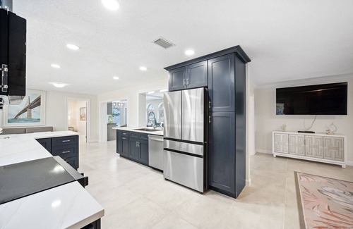 St. Petersburg - Clearwater House | Waterfront St Pete Home Pet Friendly! Fast WiFi Near Beach & Downtown
