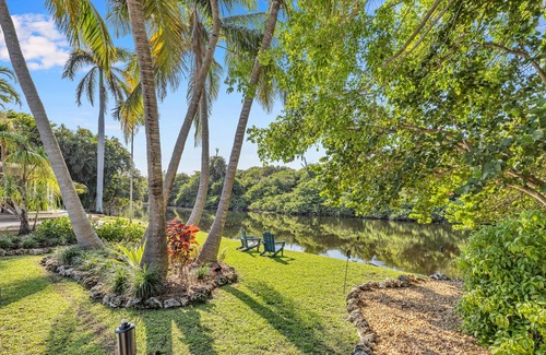 Birch Park Finger Streets House | Waterfront/Steps to Beach/Heated Pool/Casablanca Key/Residence