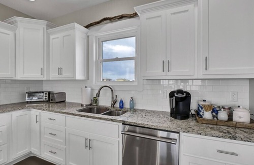 Topsail Beach House | Waterfront*Steps to beach*Boat Launch*Kayaks*Pools